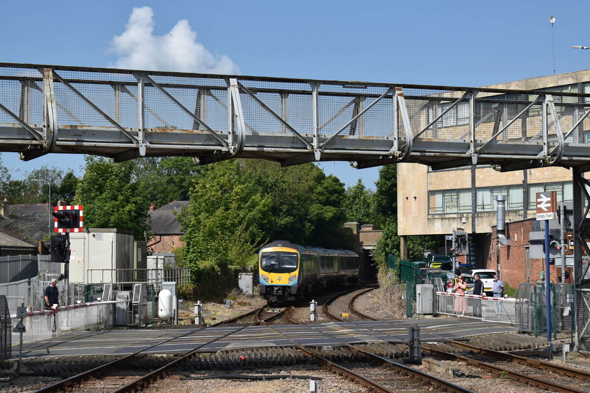 185106 departing Grimsby Town (Paul Carpenter)